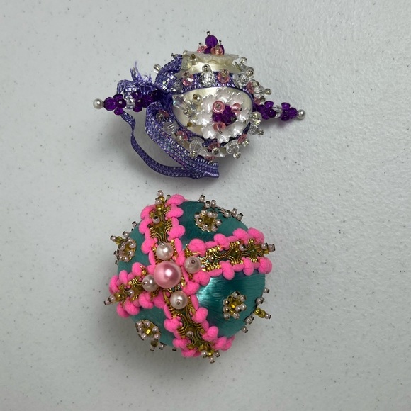 Lot of 2 VTG Christmas Ornament Sequin Beaded Push Pin Handmade READ - Picture 2 of 8